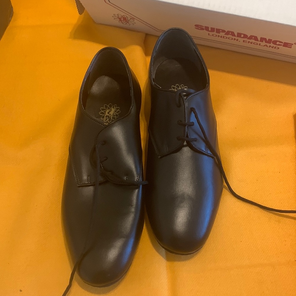Supadance size 8 means black leather